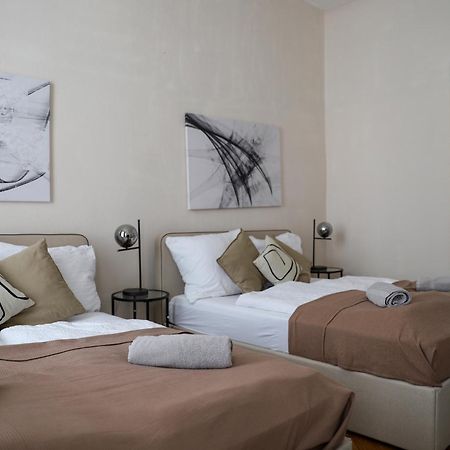 Spacious Apartment, 3 Min To U6 Metro Vienna Exterior photo