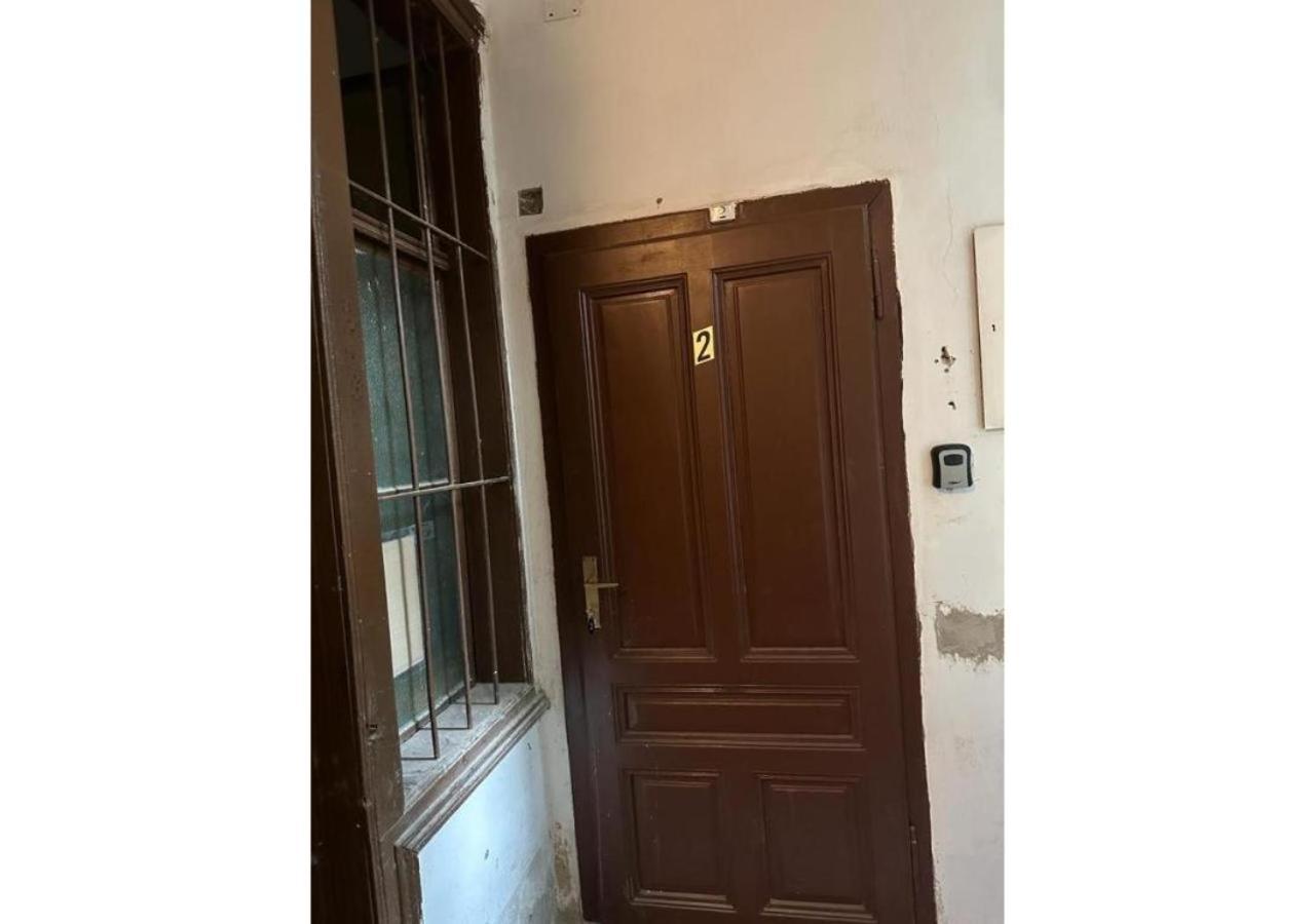 Spacious Apartment, 3 Min To U6 Metro Vienna Exterior photo