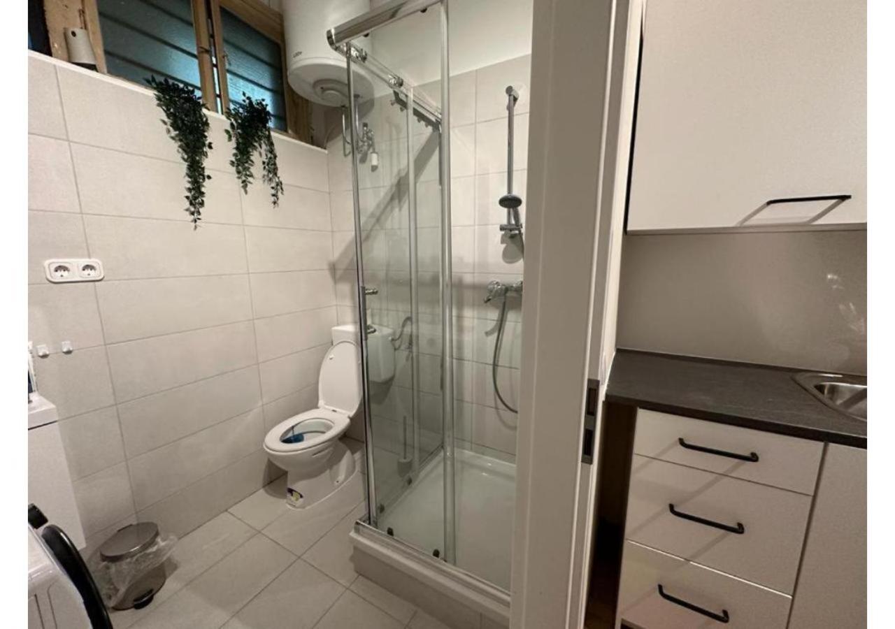 Spacious Apartment, 3 Min To U6 Metro Vienna Exterior photo