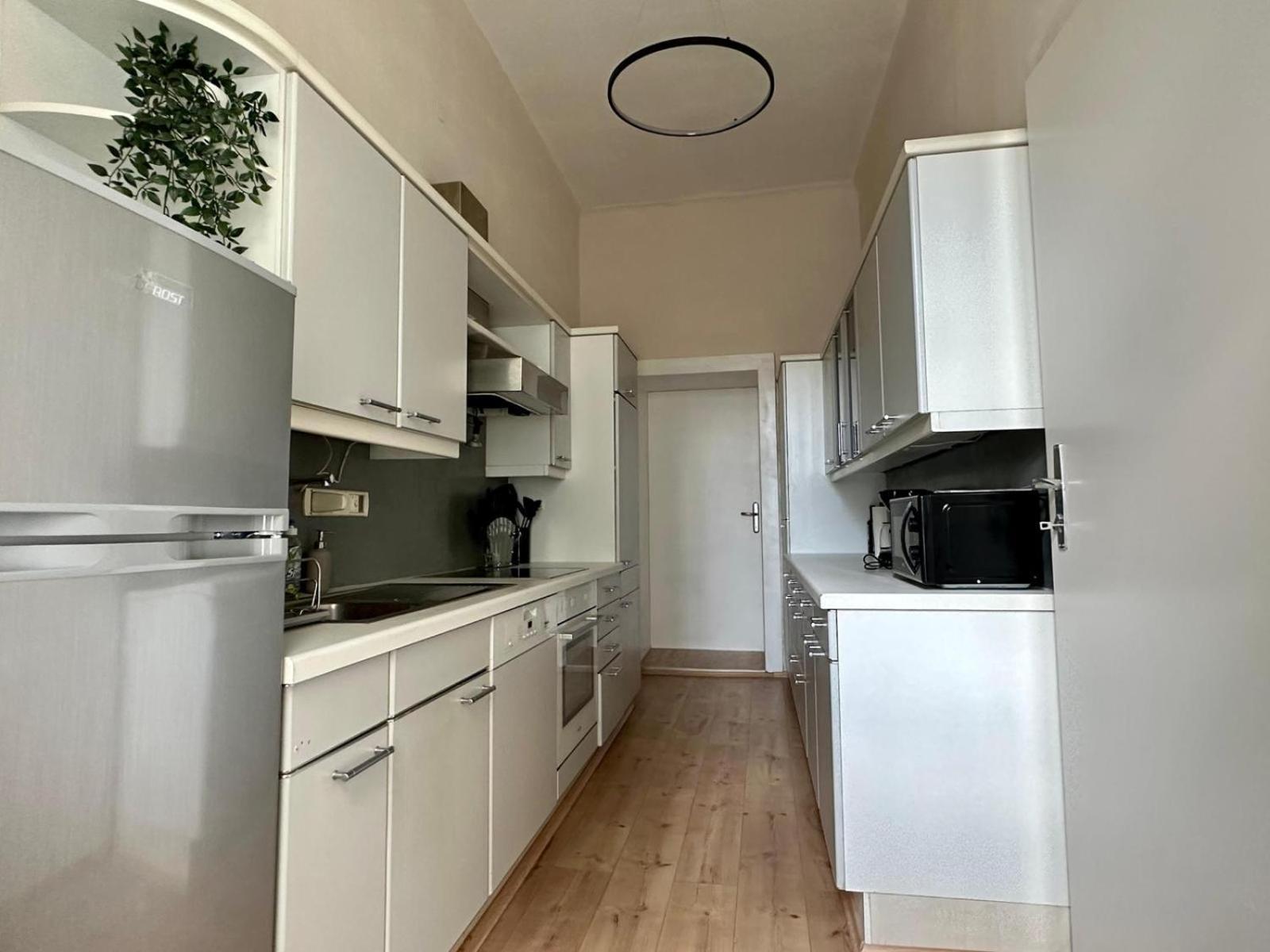 Spacious Apartment, 3 Min To U6 Metro Vienna Exterior photo