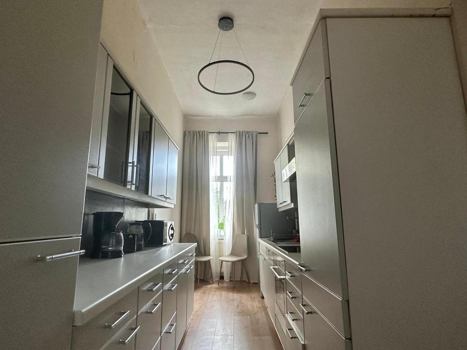 Spacious Apartment, 3 Min To U6 Metro Vienna Exterior photo