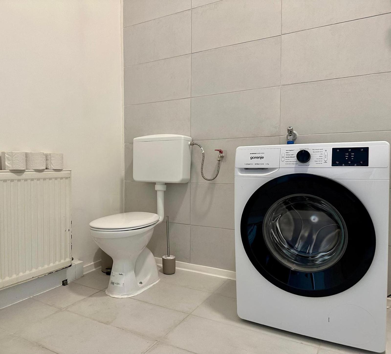 Spacious Apartment, 3 Min To U6 Metro Vienna Exterior photo