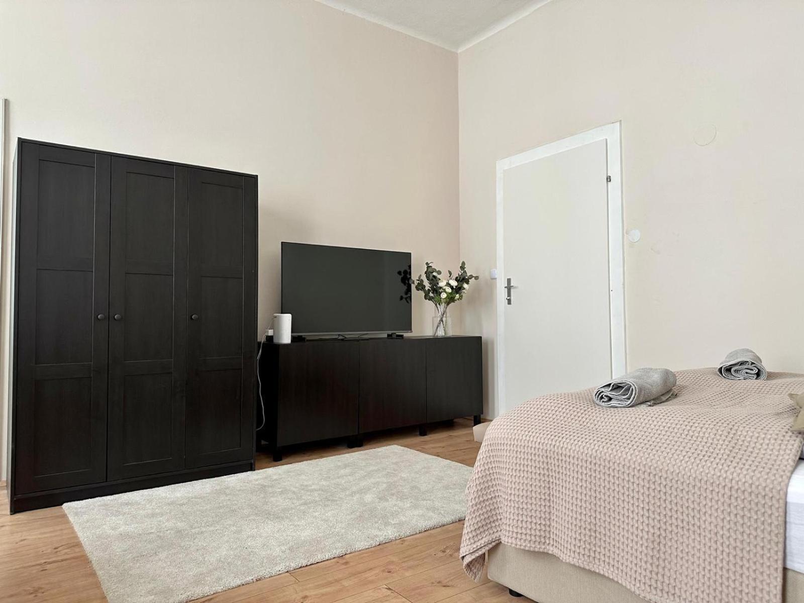Spacious Apartment, 3 Min To U6 Metro Vienna Exterior photo