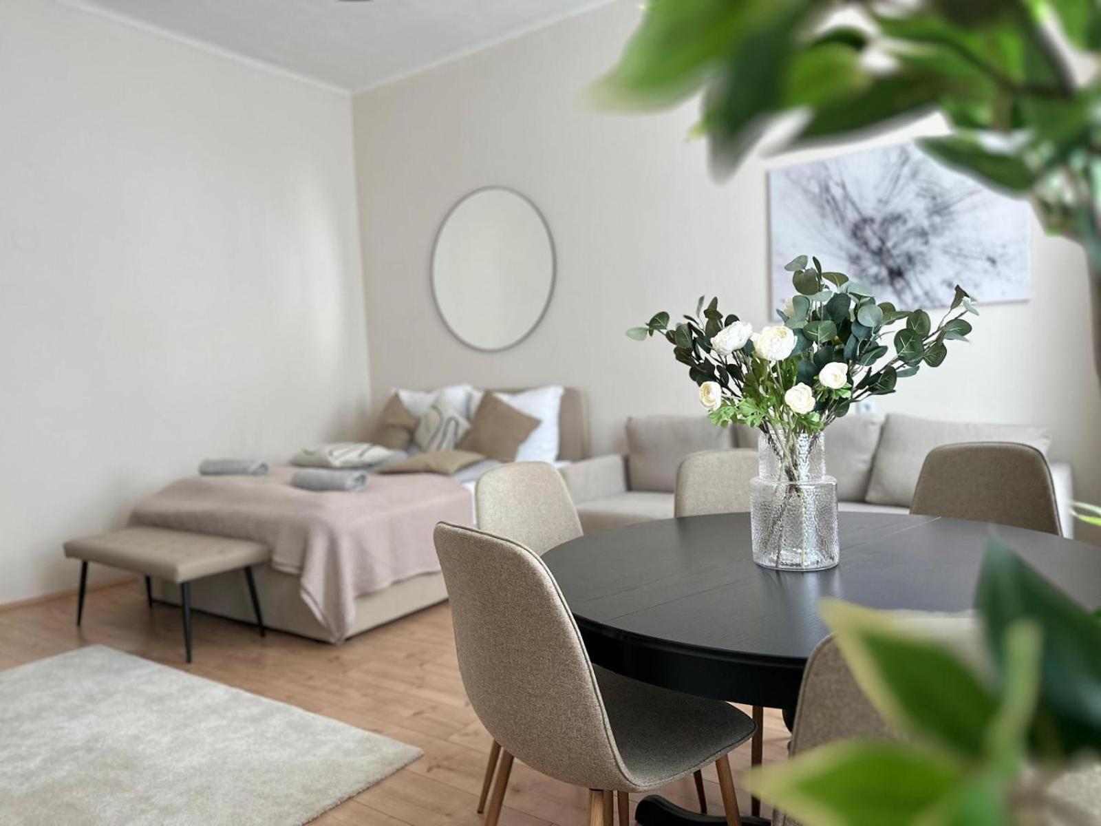 Spacious Apartment, 3 Min To U6 Metro Vienna Exterior photo