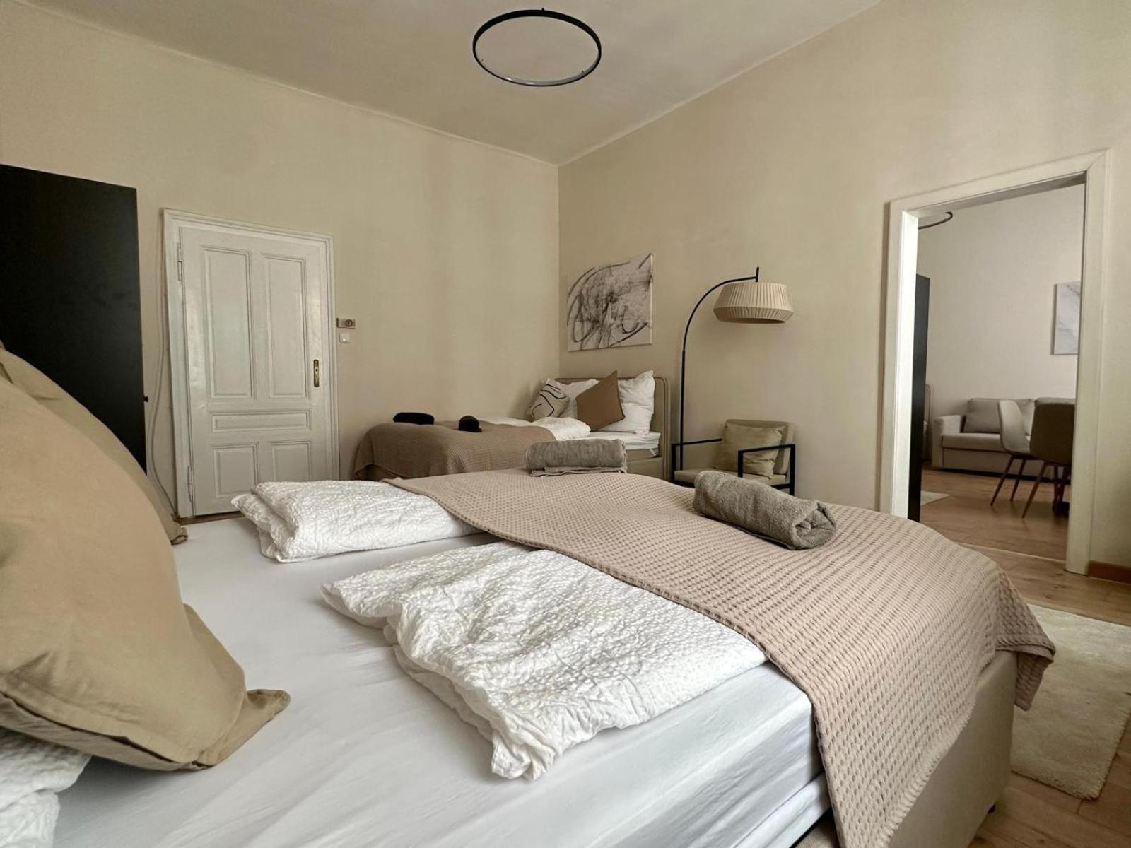 Spacious Apartment, 3 Min To U6 Metro Vienna Exterior photo